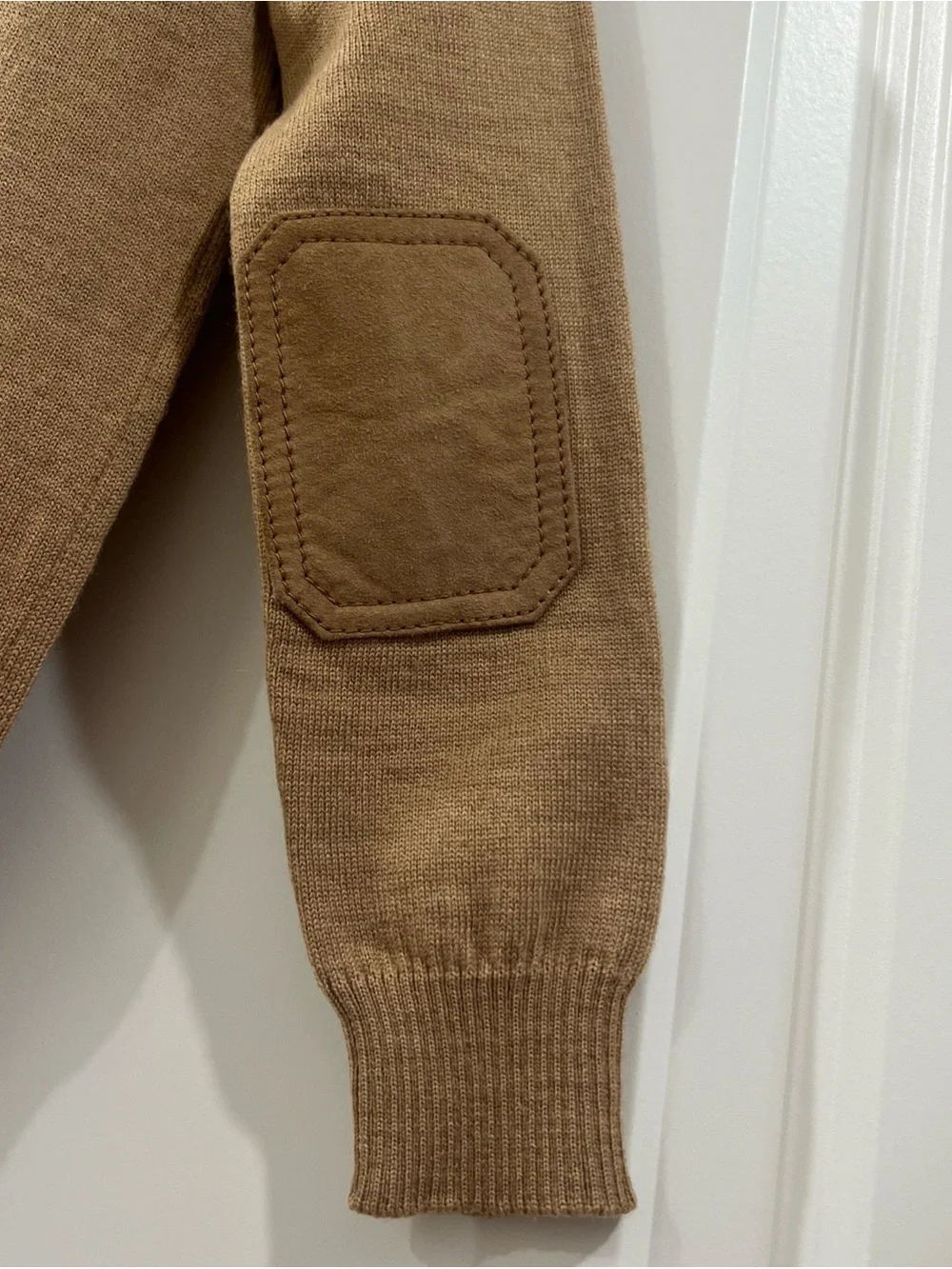 Gucci boys Brown V-Neck pullover Wool/leather patches on shoulder/ elbows  4 yo